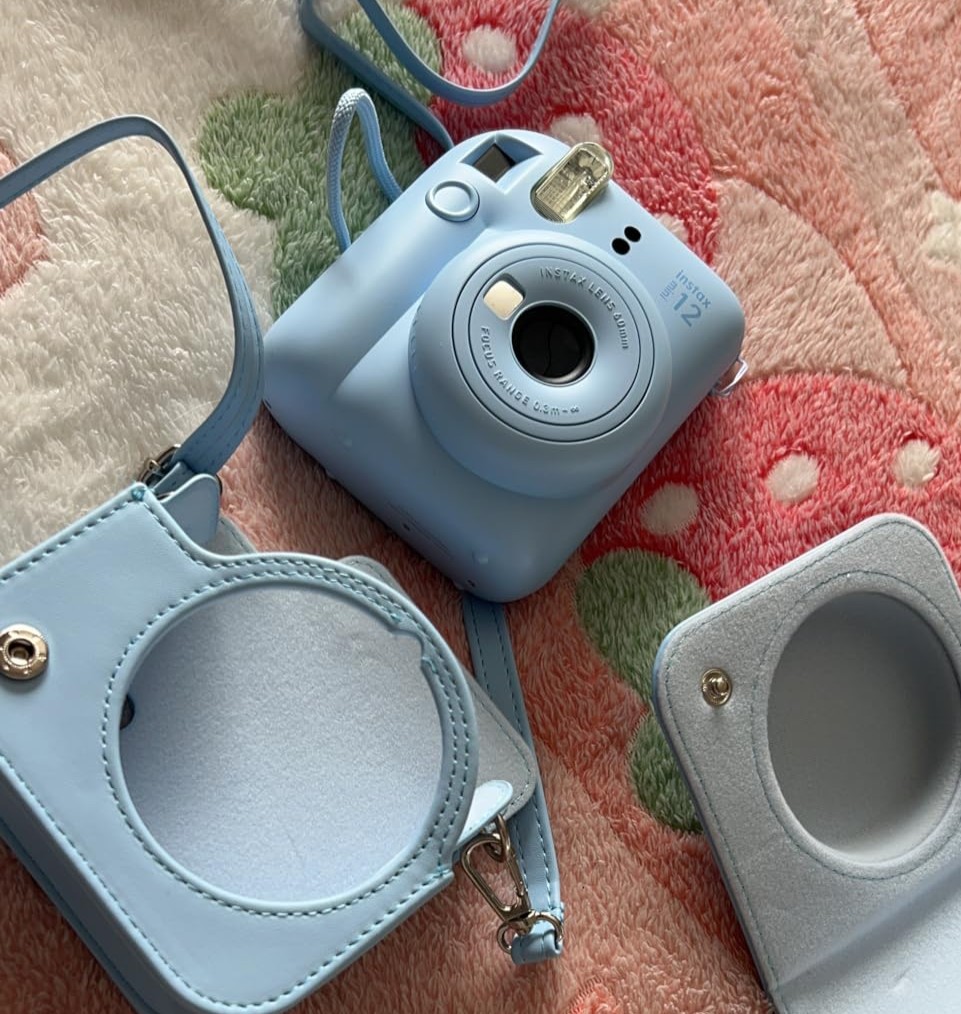 Fujifilm Instax Mini 12 instant camera with film